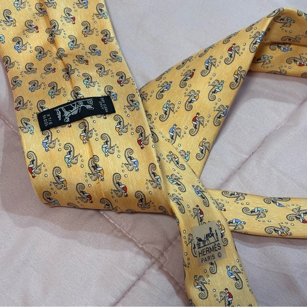 Hermes Yellow Paisley Men's Tie - Picture 2 of 3